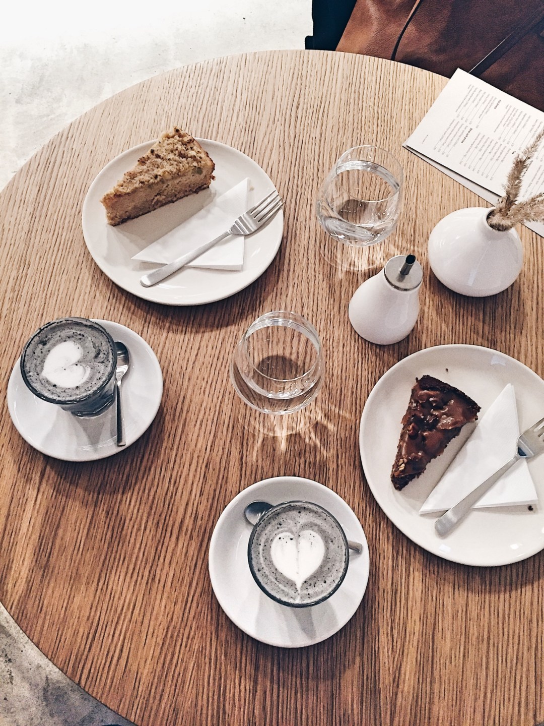 charcoal latte - black latte with activated charcoal