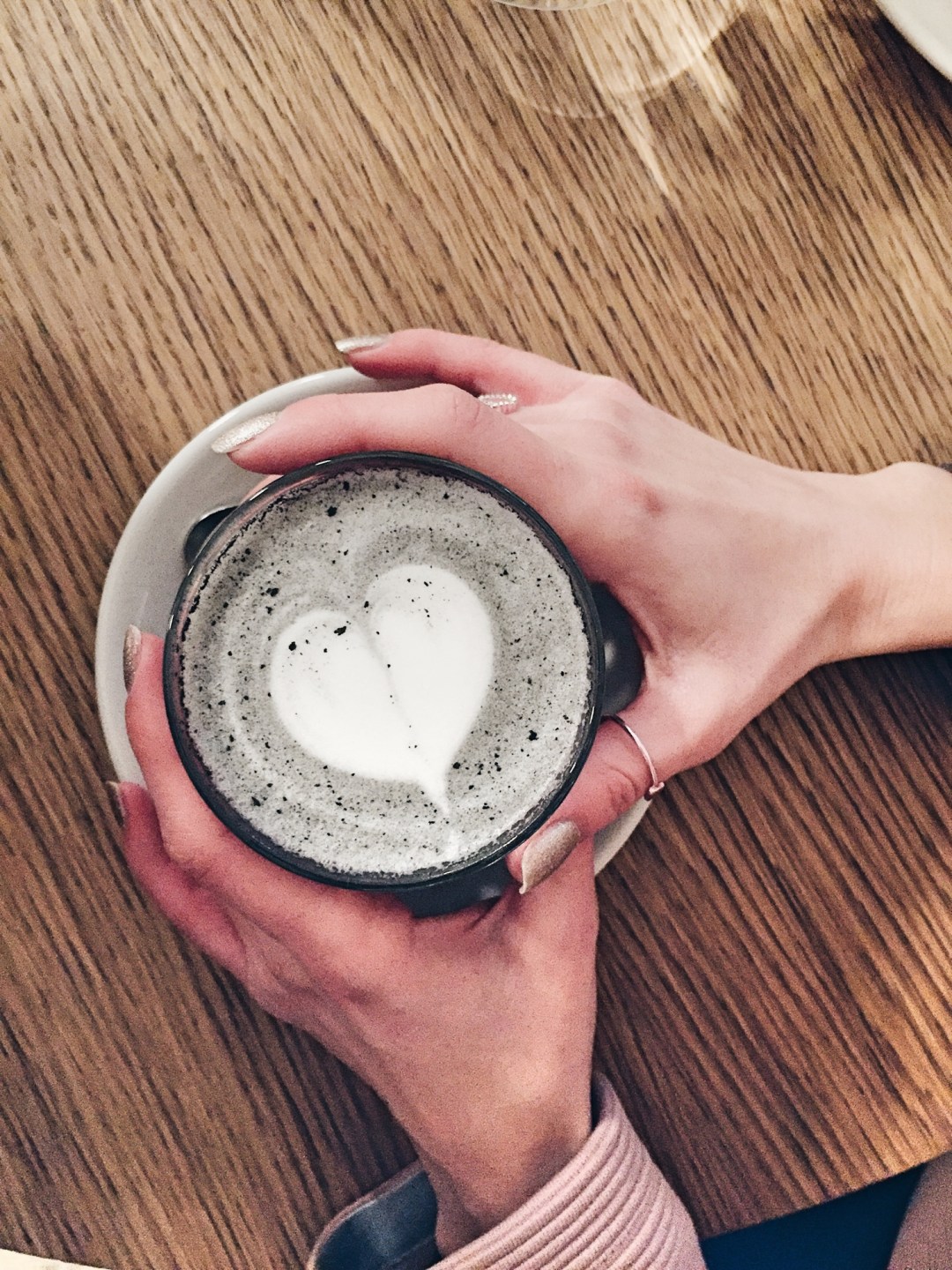 черно лате с активен въглен