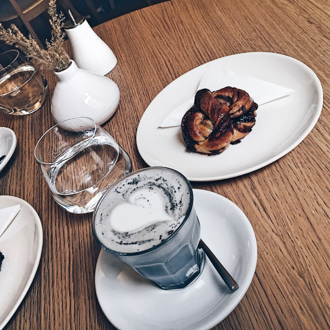 detox charcoal latte