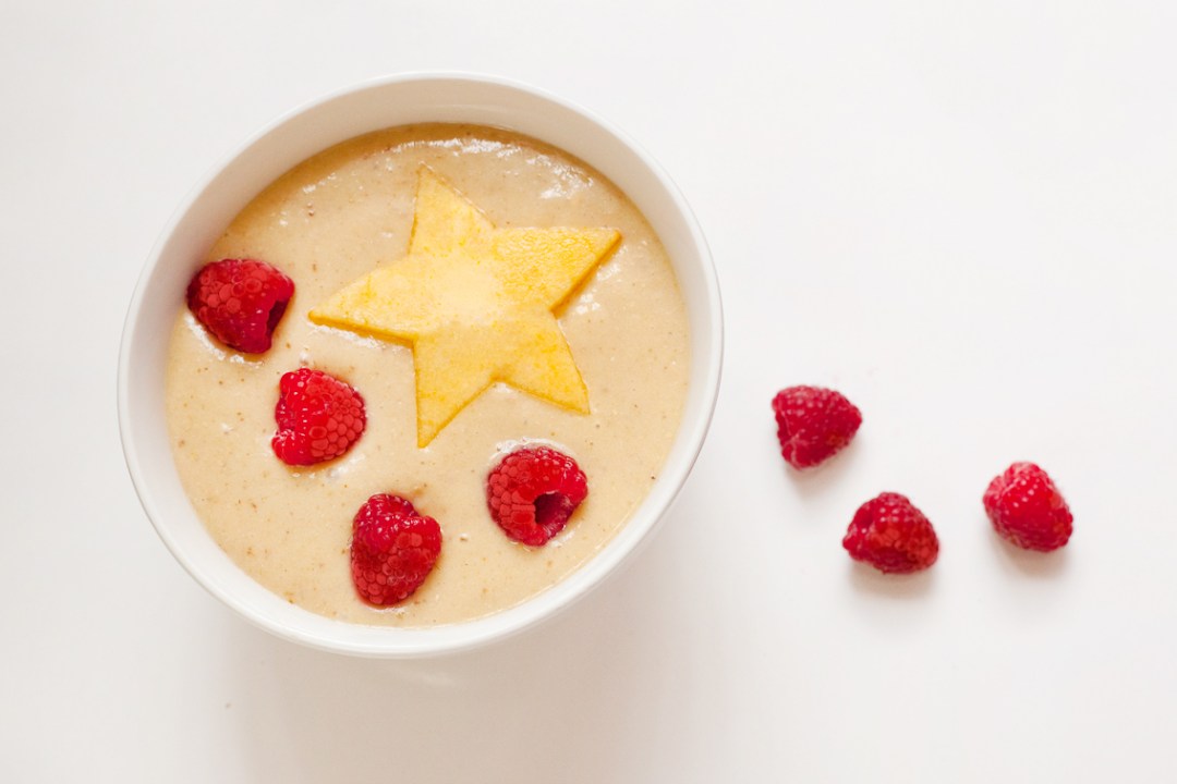 vegan smoothie bowl persimmon raspberry hazelnut milk