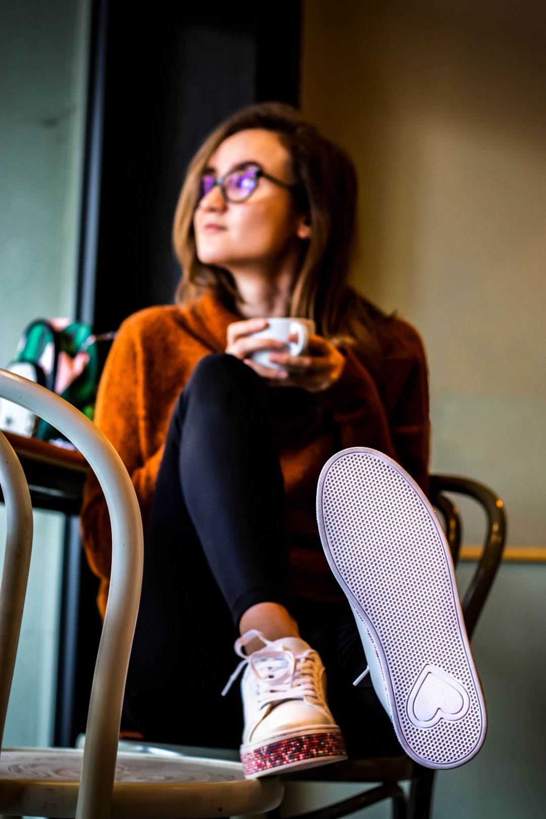 Тенденции при спортните обувки пролет лято 2019 Deichmann България - бели маратонки 