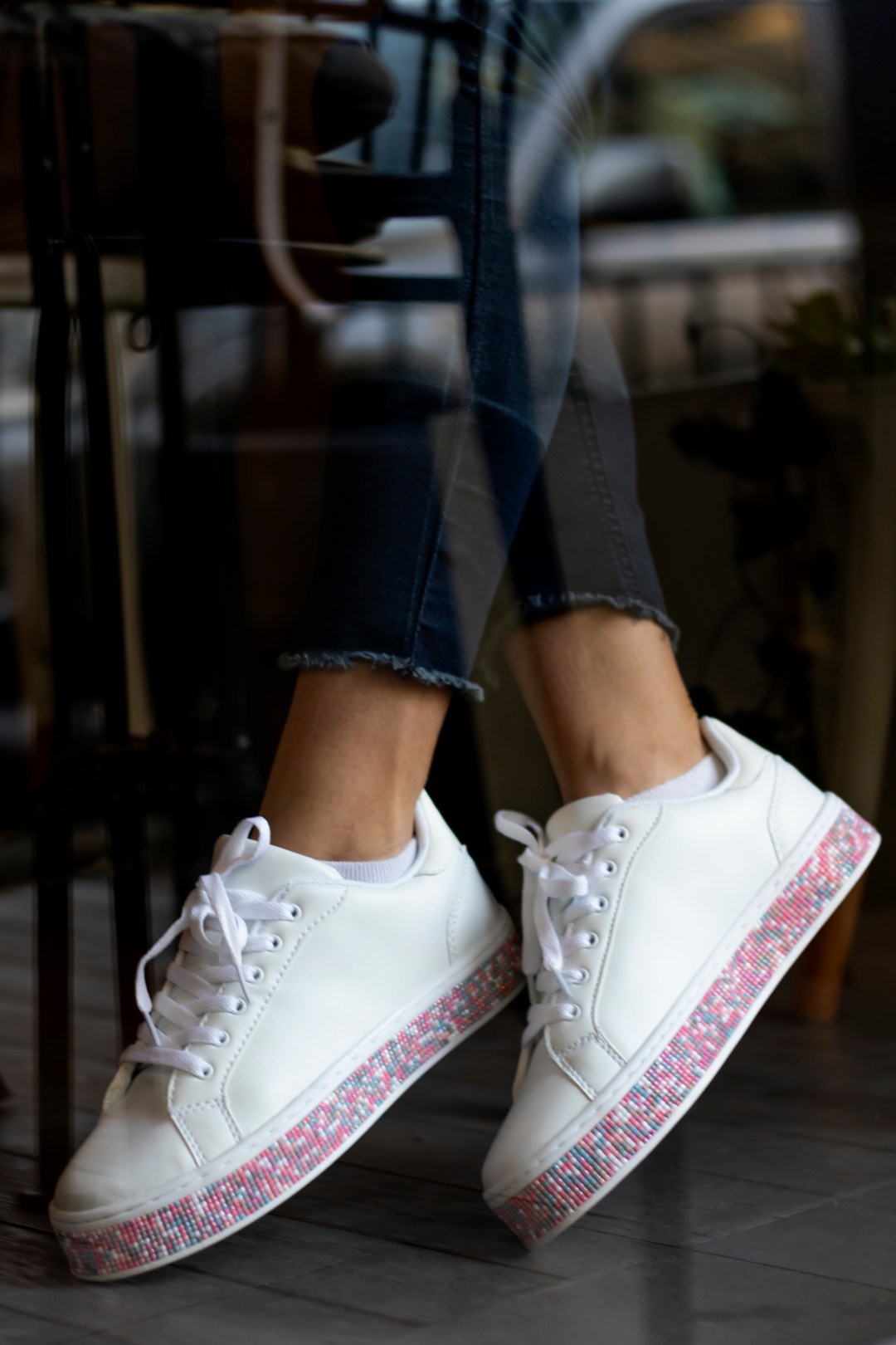 Тенденции обувки пролет лято 2019 Deichmann България - бели сникъри