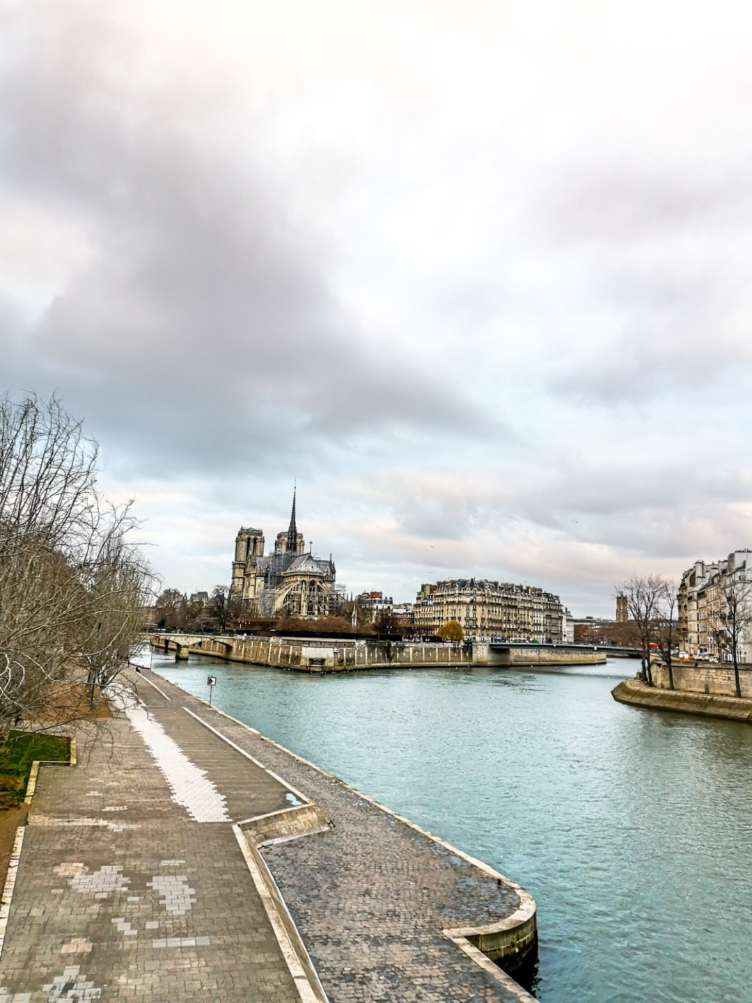 Pont de la Tournelle - Saint Genevieve statue - Ile Saint-Louis - islands in Paris