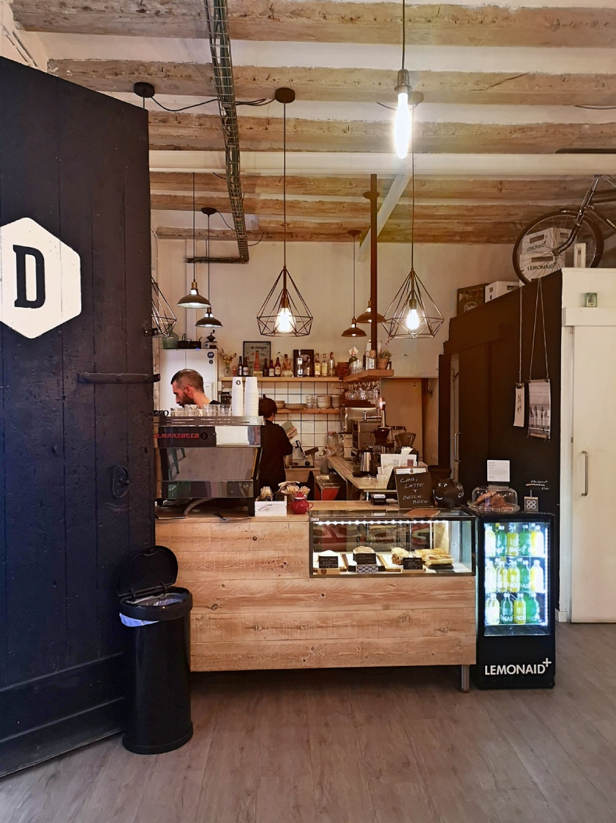 Departure cafe Barcelona - La Marzocco coffee machine