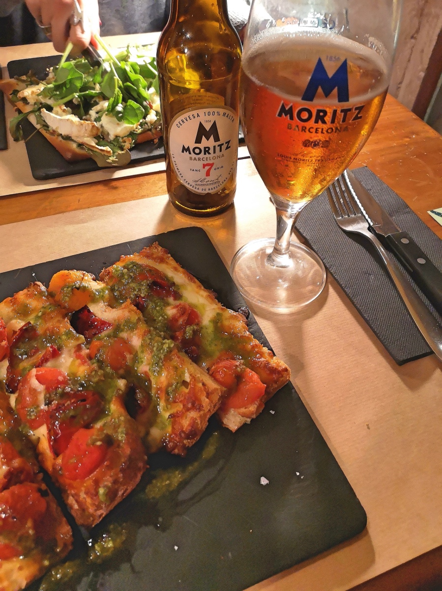 Traditional coques Barcelona in Bari Gòtic - L'antic bocoi del Gotic