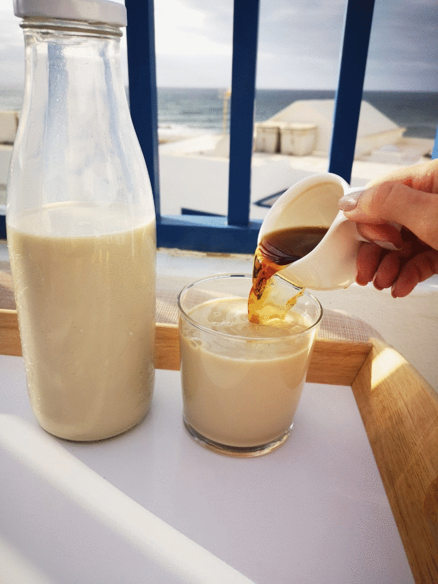 How to make horchata from almonds at home