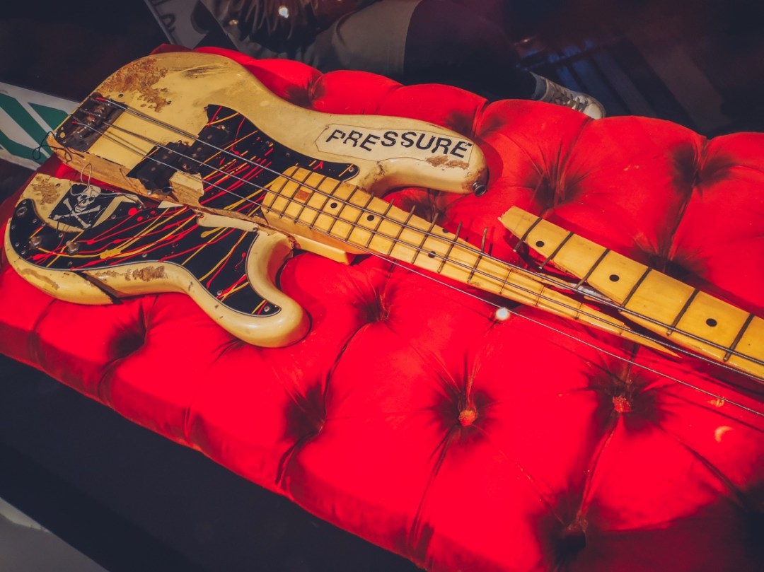 Китарата на Пол Симонън от Клаш