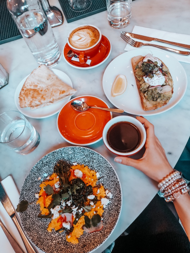 бездънен брънч в Сохо Лондон