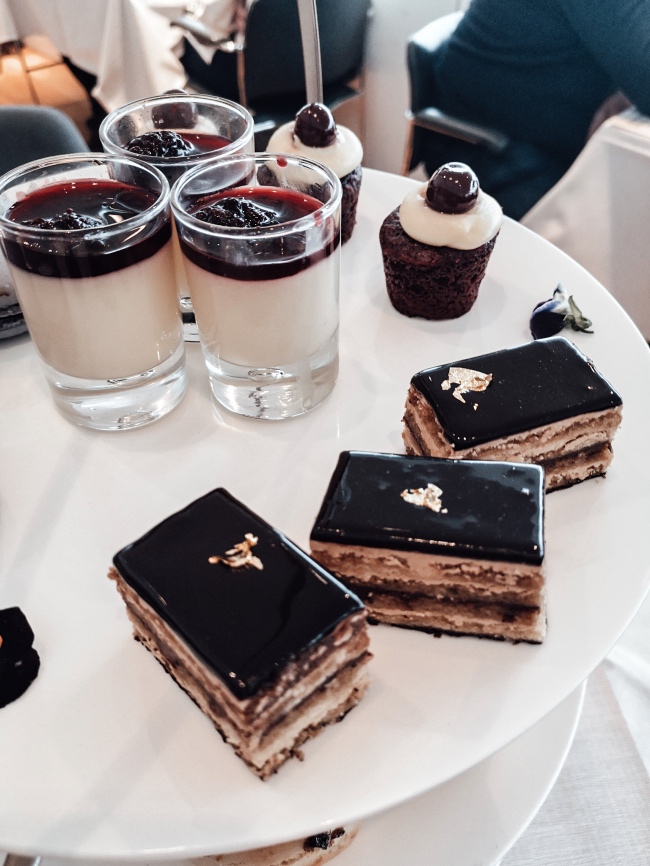 Класически следобеден чай