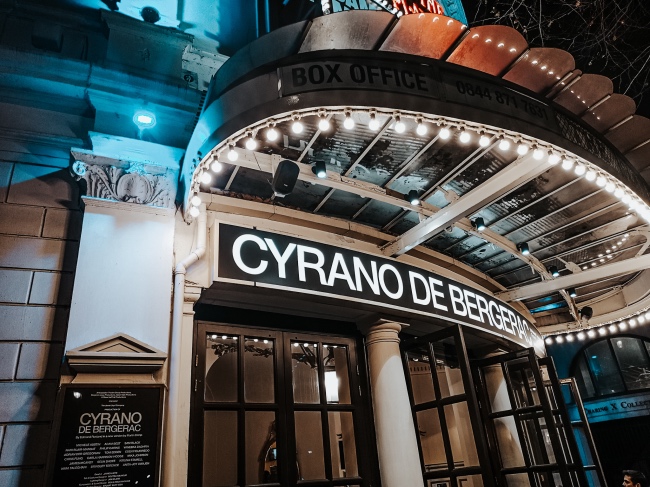 Джеймс Макавой Сирано дьо Бержерак в Лондон