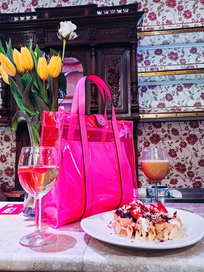 Розова прозрачна чанта за пролетта