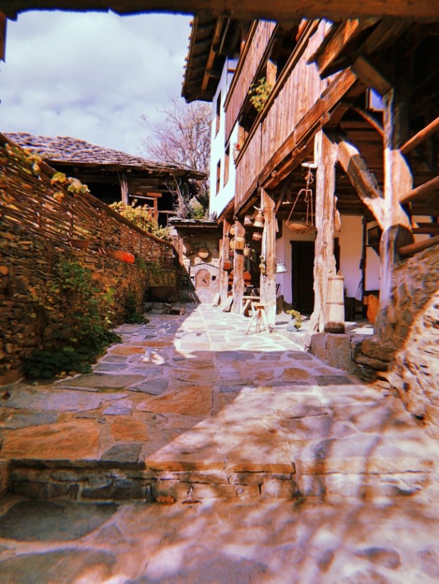 Дървени къщи Лещен