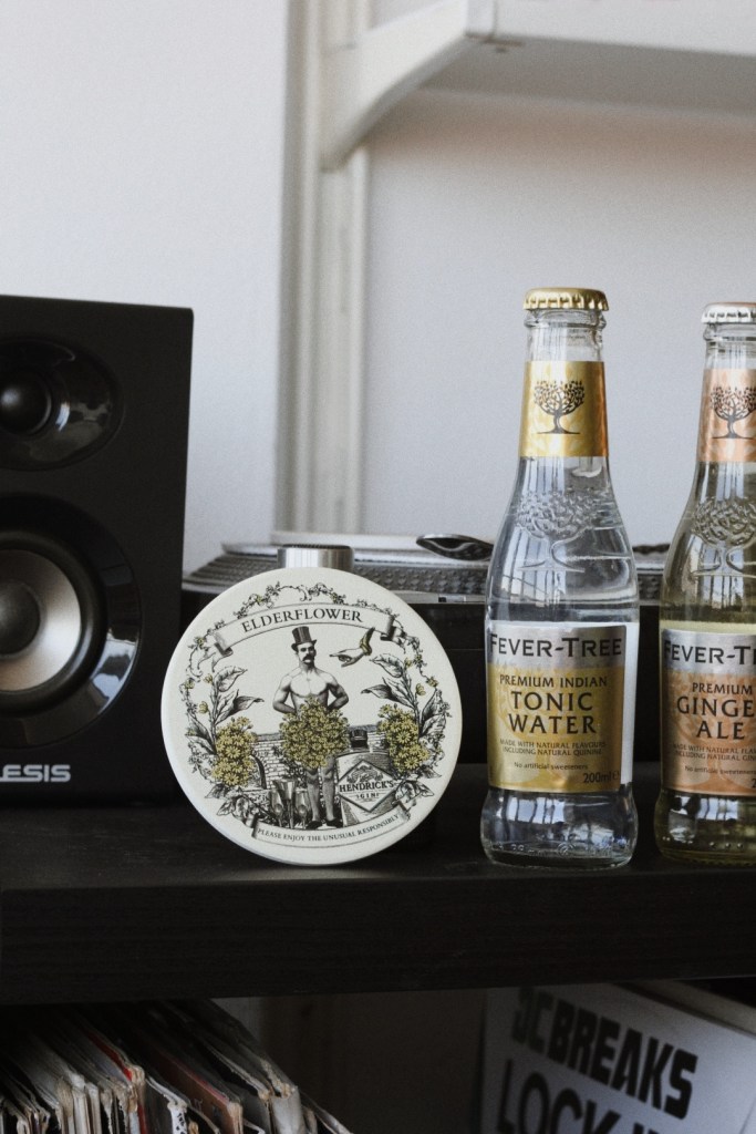 Коктейл с джин и сок от бъз