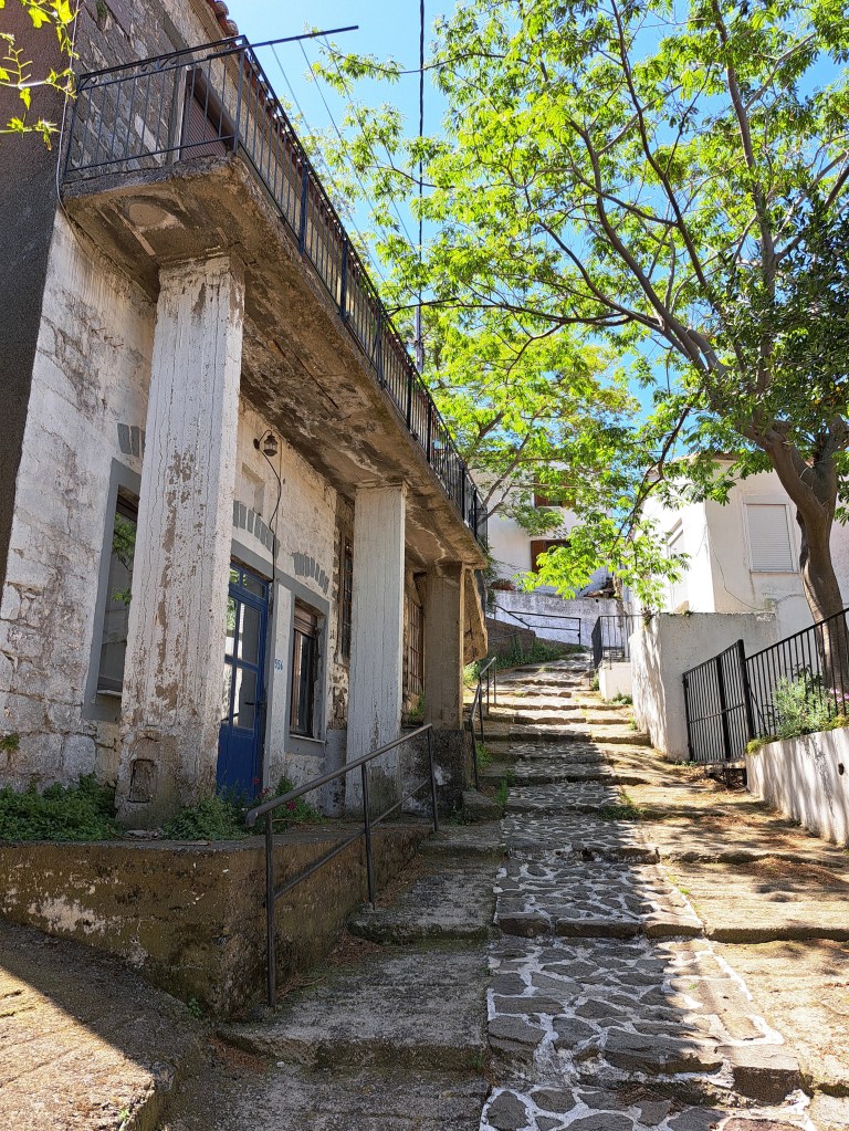 Калдъръмените улички на Хора, столицата на остров Самотраки.